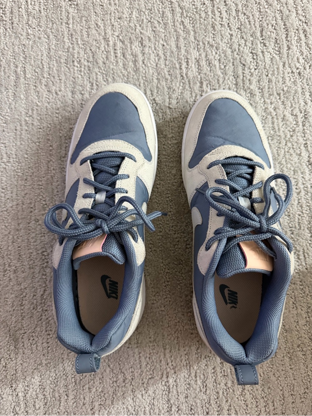 Nike Women's Blue and White Low-Top Sneakers